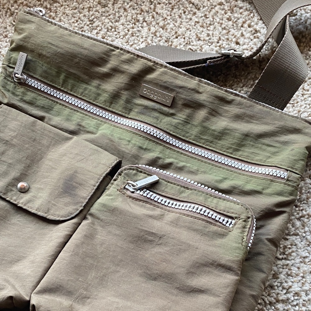 Baggallini Olive Modern Pocket Slim Crossbody Travel Bag with Adjustable Strap